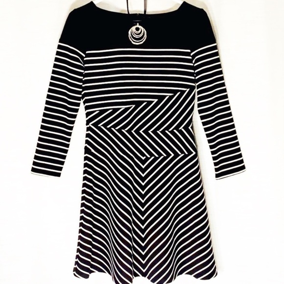 BCBGMaxAzria Womens Dress Long sleeves Black and White Stripes Midi Small NEW - Picture 1 of 3